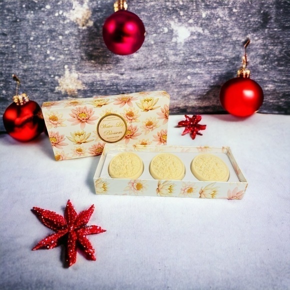 Saponificio Artigianale Fiorentino Water Lily Blossom Set Of 3 Round Soaps Italy - Picture 9 of 9